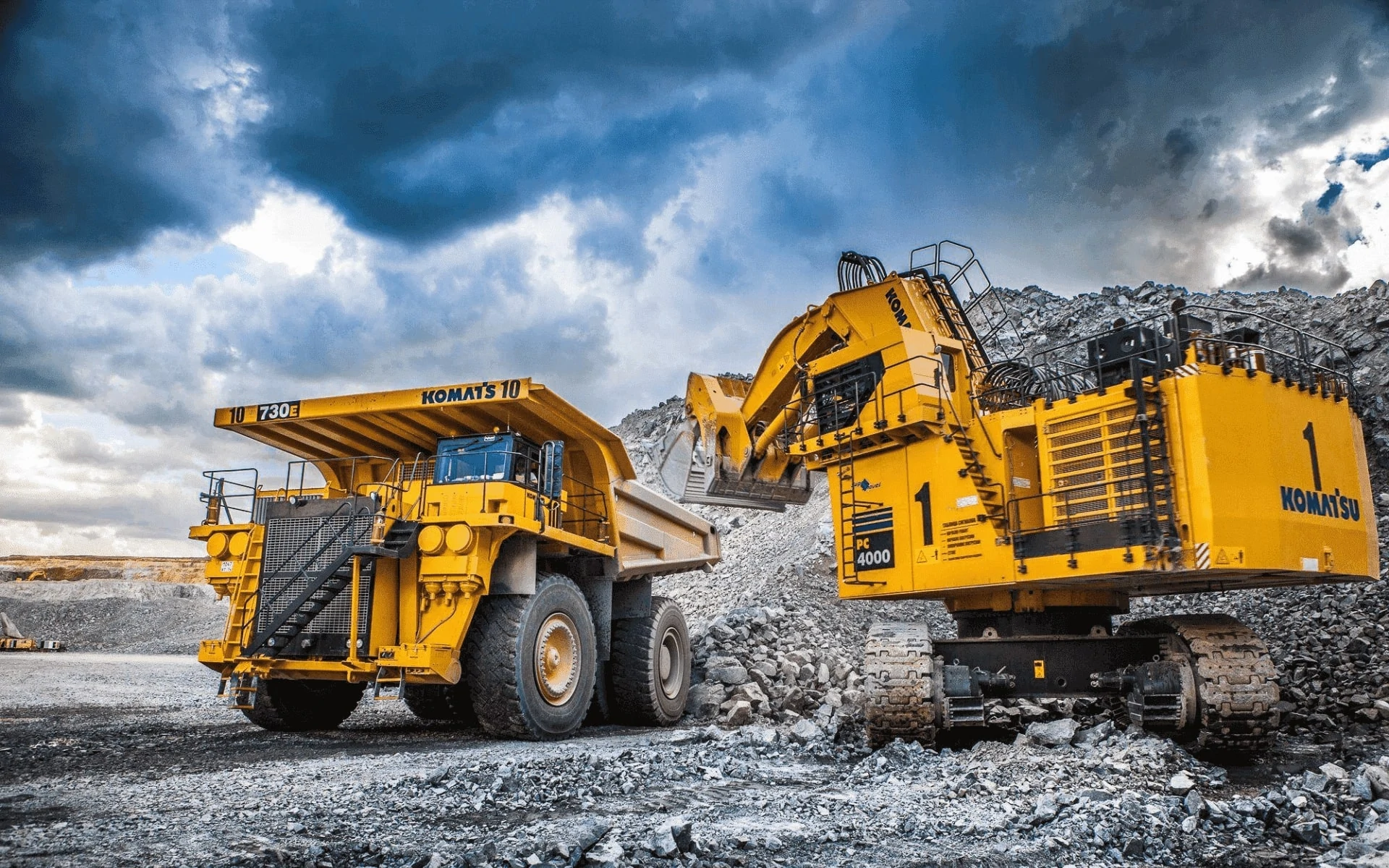 Penghantaran Jentera Berat (Komatsu)